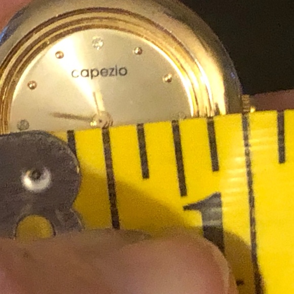 VTG Capezio Polished Gold Tone Women's Chain Link Round Face Quartz Wristwatch - Picture 7 of 8